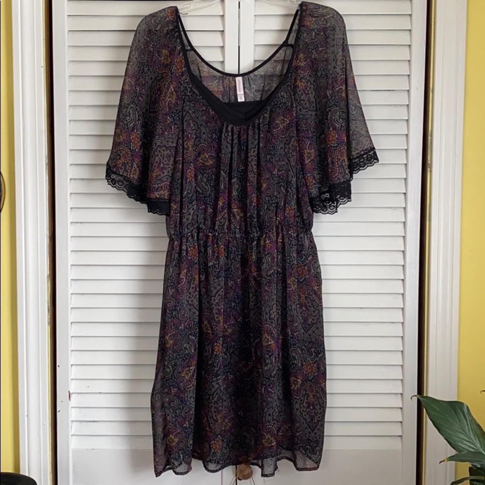 2pc black tank and sheer paisley tunic top